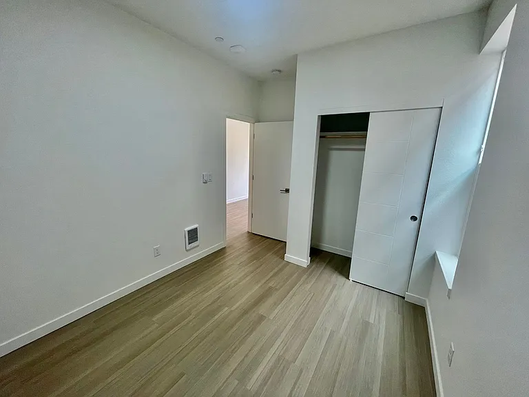 Greenwich Ave Apartments — Photo 14