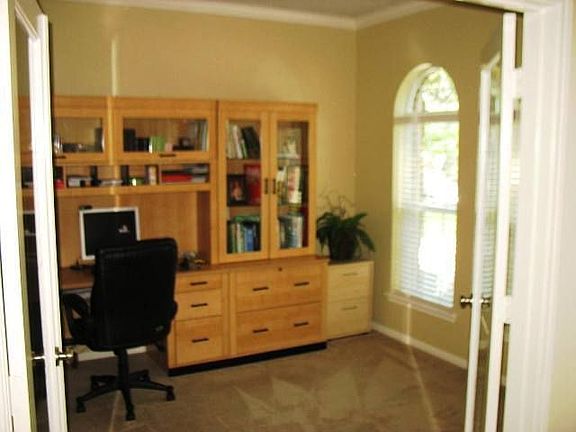4th image of 103 E Whistlers Bend Cir