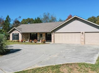 1527 Double D Dr, Sevierville, TN 37876