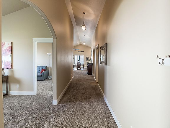 5th image of 1725 S Clover Dr