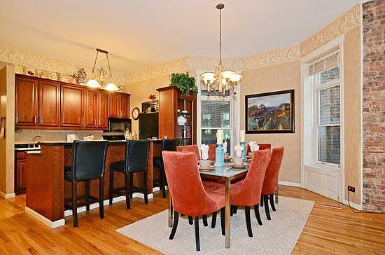 5th image of 353 W Dickens Ave APT 1W