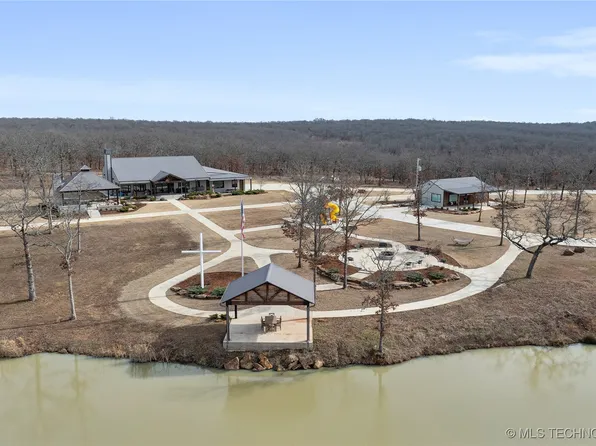 102 E 855th Rd, Bristow, OK 74010