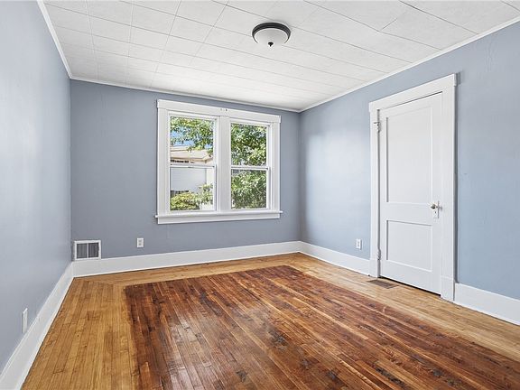 6th image of 3412 Gleason St