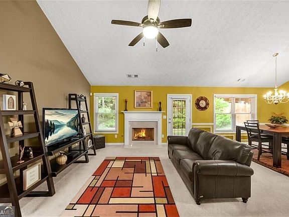5th image of 2300 Village Green Dr
