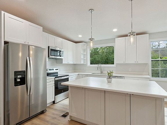 4th image of 1937 Greenwood Ave