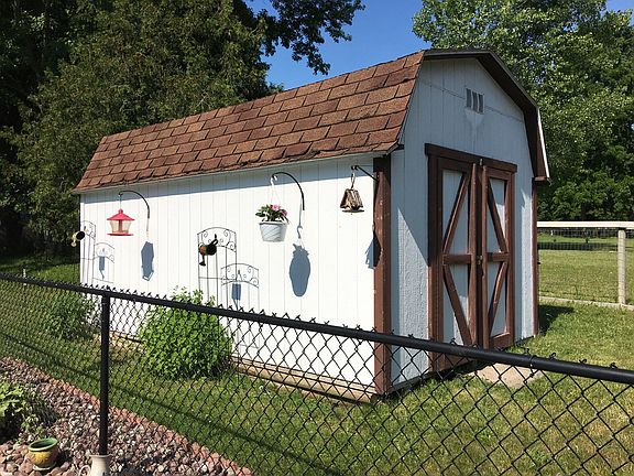 Shed has upper storage