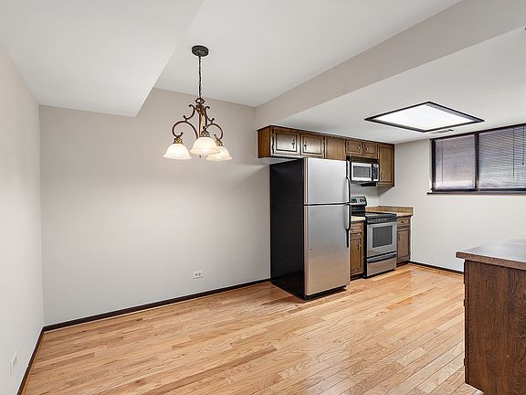 3rd image of 1918 Heatherway Ln Unit 32