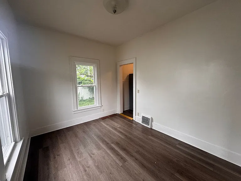 628 W Thomas St — Photo 5