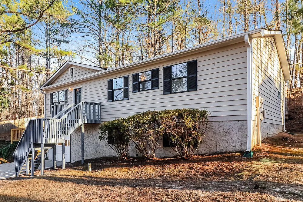 3 bed, 2.0 bath, 1104 sqft, $1,680 — Photo 4