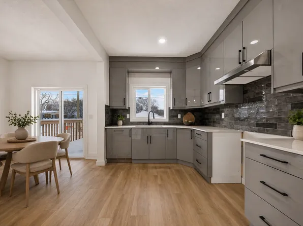 Delton Row 8600-8604 121 Ave