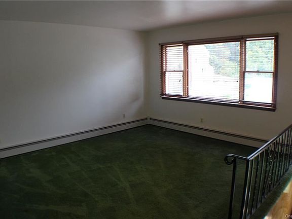 4th image of 18 Valley Ave
