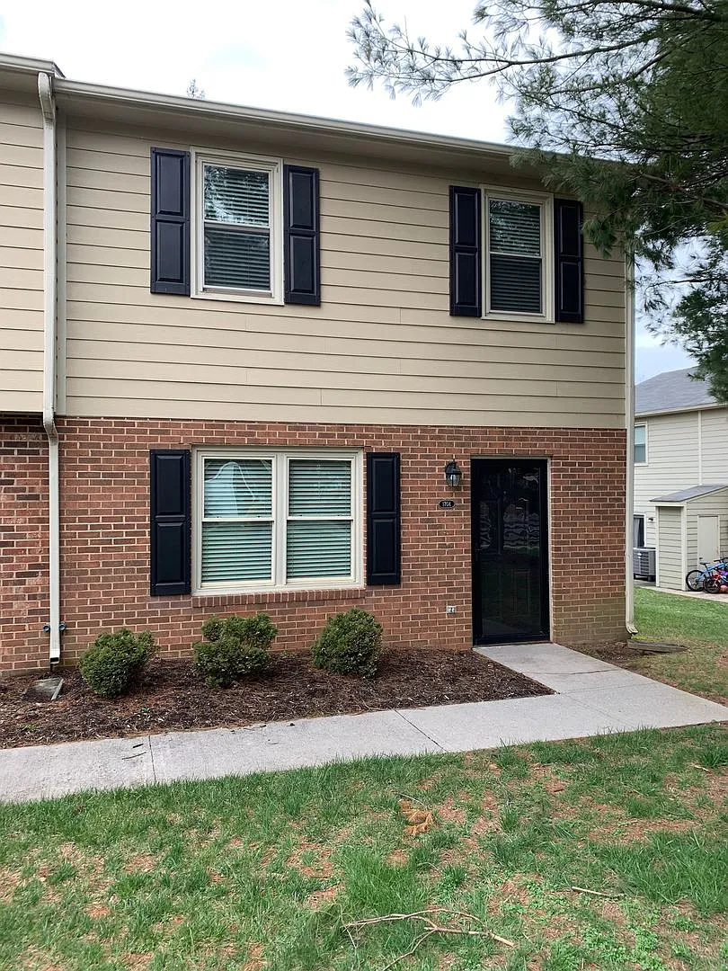 3 Bedroom 2.5 Bath Townhouse — Photo 1