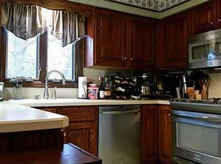 903 Mill Rd, Perrysburg, OH 43551