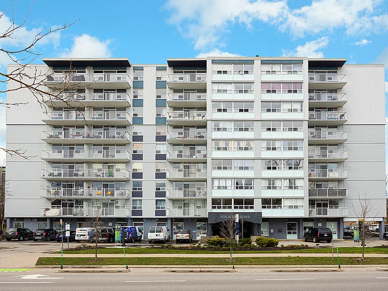 396 Queens Ave — Photo 11