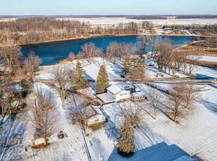 555 W Parkway Dr, Pleasant Lake, IN 46779