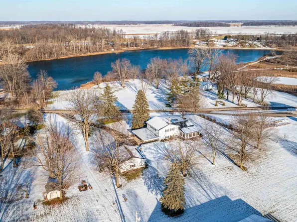 555 W Parkway Dr, Pleasant Lake, IN 46779