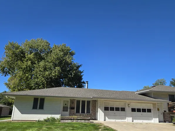 719 N 11th St #719, Beatrice, NE 68310