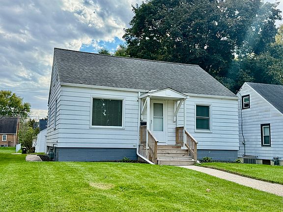 3rd image of 609 W 10th St