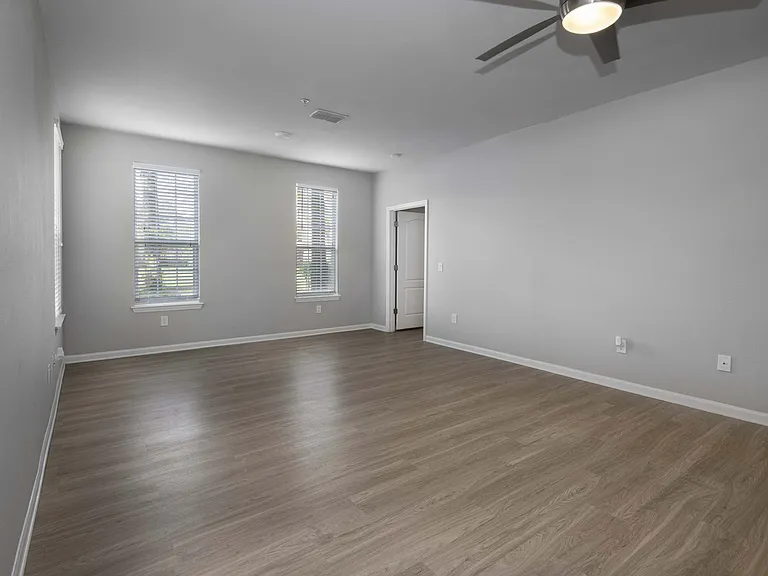 Victoria Place — Photo 116