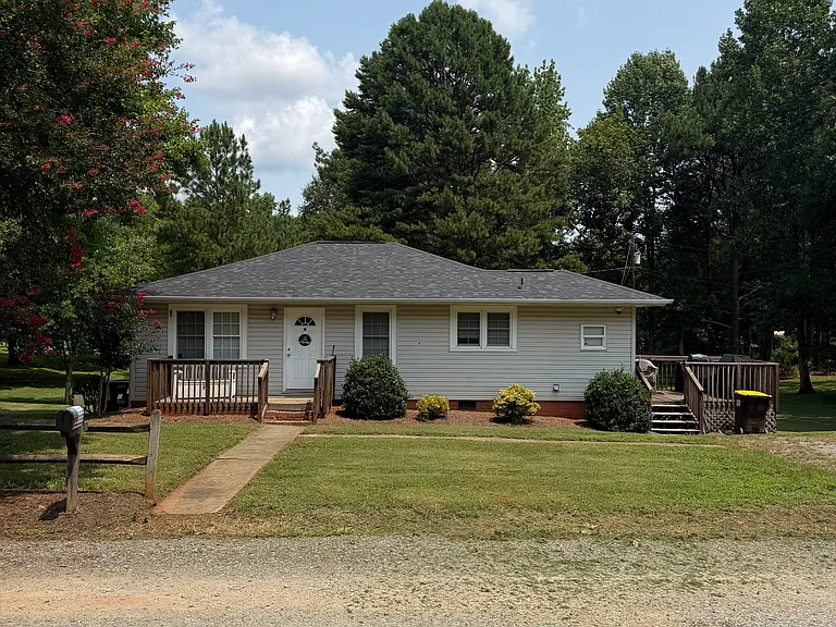 415 Dumont Ave — Photo 1