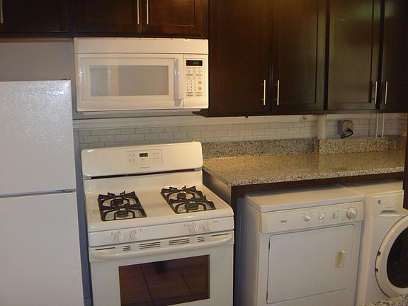 4th image of 3318 W Grace St
