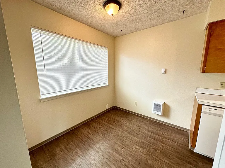 4507 Hillcrest Dr — Photo 7