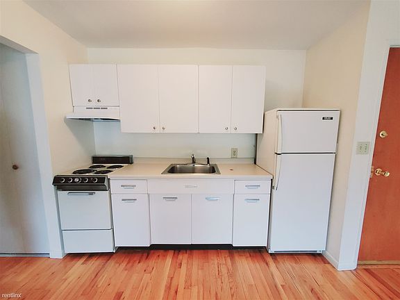 5th image of 960 Hope St Unit 3