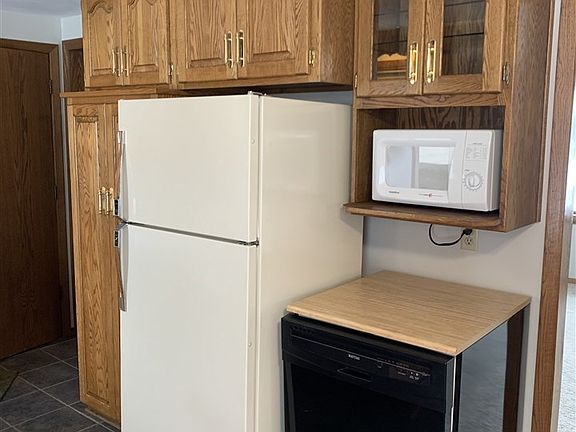 Additional kitchen view