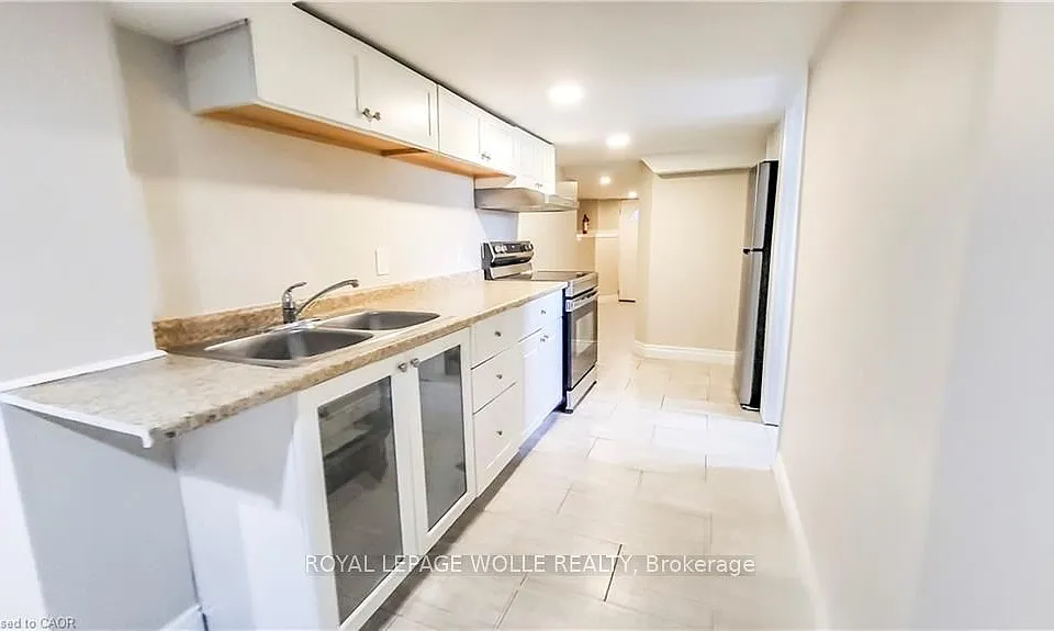 1546 King St E #1