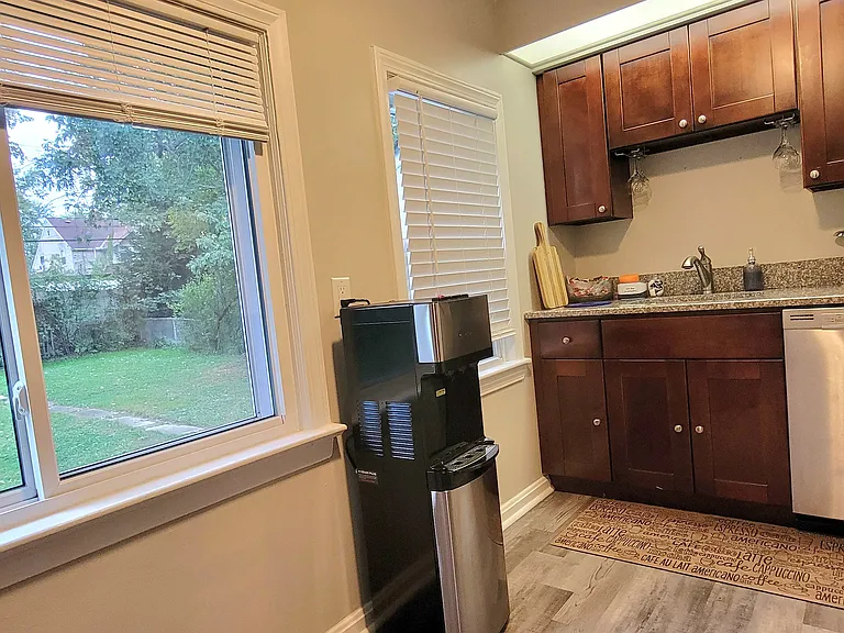 4518 Laurel Rd — Photo 4