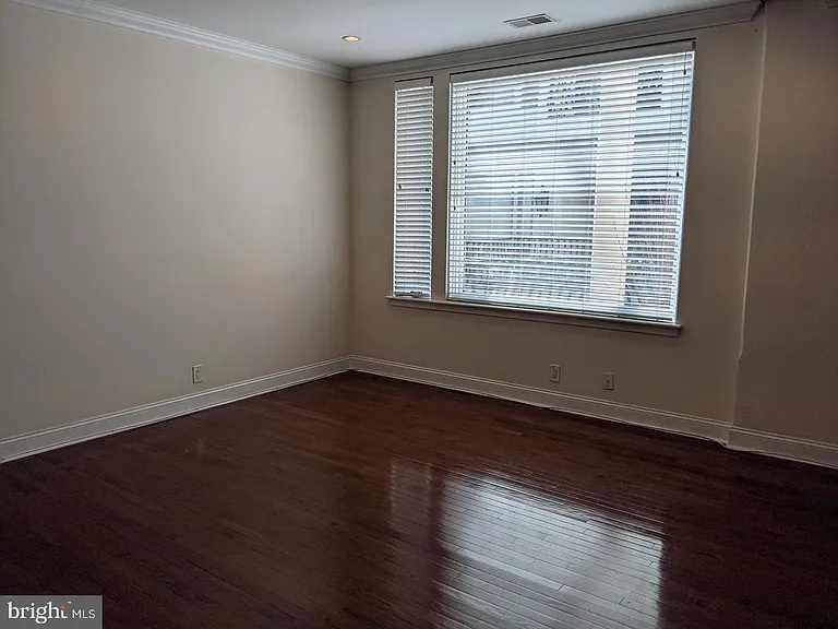 627 N 18th St #205 — Photo 3
