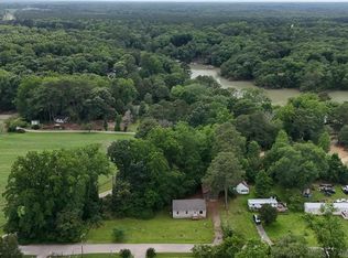 337 Hideaway Point Rd, Topping, VA 23169