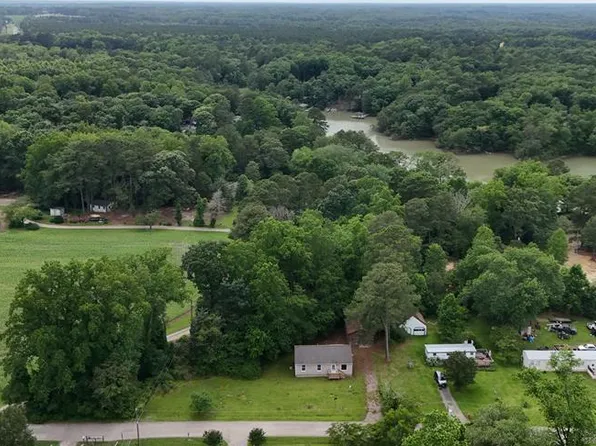 337 Hideaway Point Rd, Topping, VA 23169