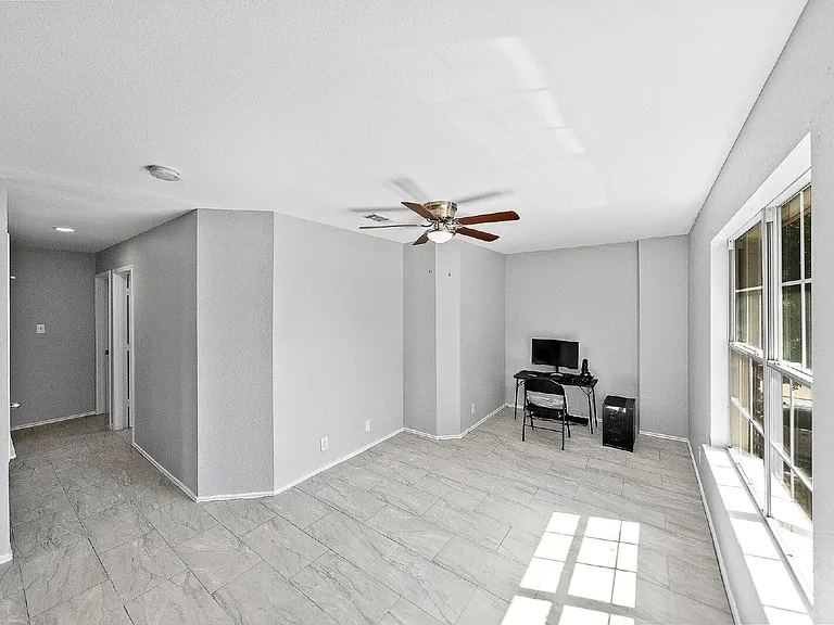 4902 Crestwood Hill Dr — Photo 27
