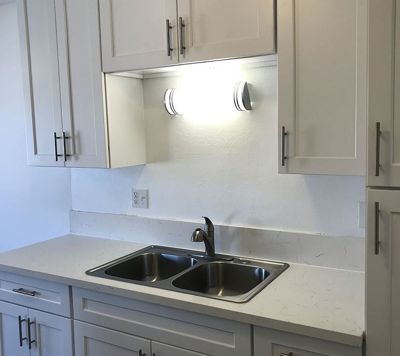 1st image of 15735 Blaine Ave APT 3