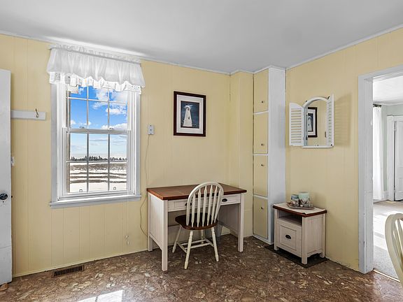 4th image of 3076 E Point Rd