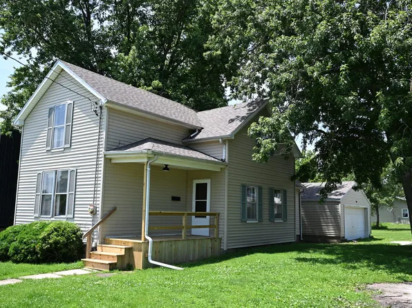 302 S Summit St, El Paso, IL 61738