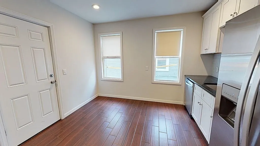 3 bed, 1.0 bath, 1200 sqft, $3,600 — Photo 4