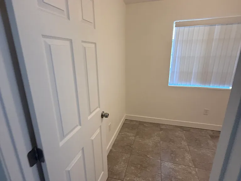 409 Plymouth Ave — Photo 2