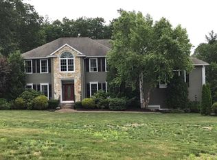 1 Lancelot Rd, Windham, NH 03087