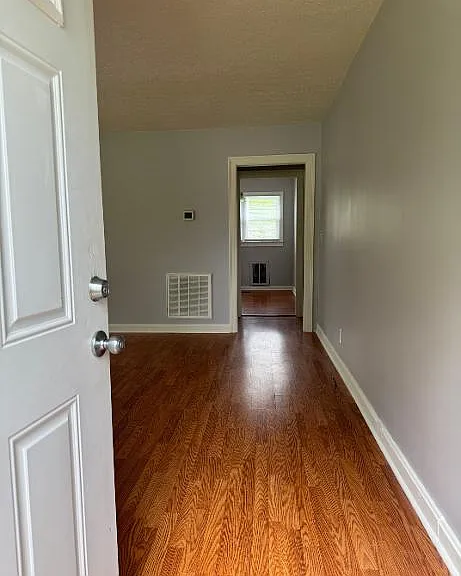 728 Claire Ave — Photo 3