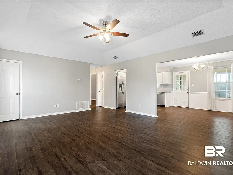 16216 Pointer Dr — Photo 3
