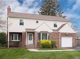 9 Walker Ave, Syosset, NY 11791