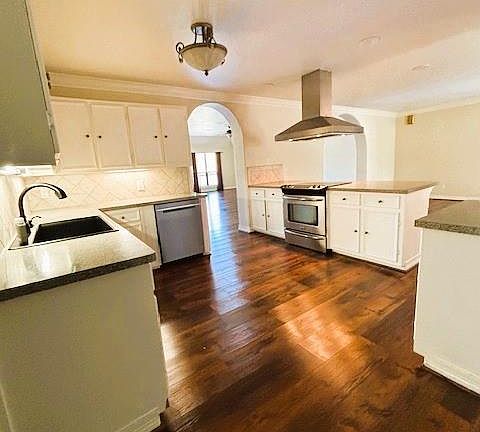 3rd image of 318 Ridgewood Rd