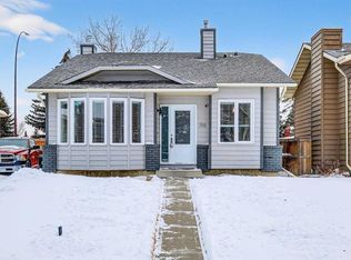 196 N Deersaxon Cir SE, Calgary, AB T2J 6R5