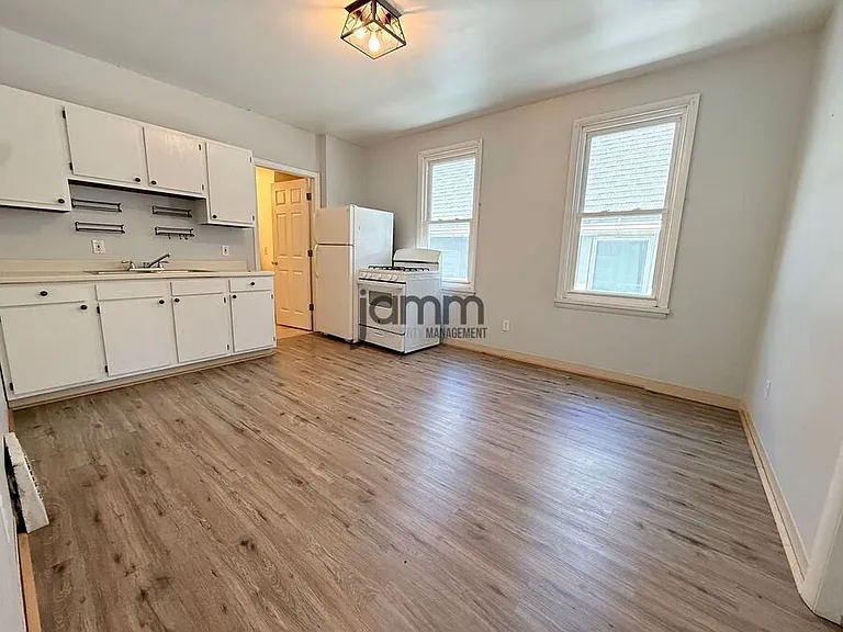 1930 E 123rd St #5 — Photo 2