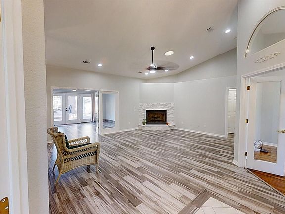 4th image of 2722 Ashbury Ln