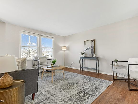 4th image of 676 Notre Dame Ave