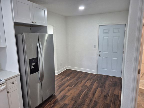 4th image of 1402 E Bougainvillea Ave