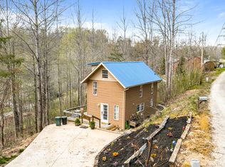 517 Easter Ln, La Follette, TN 37766